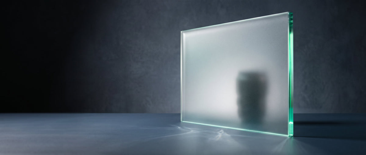 Satiniertes Glas als blickdichter Sichtschutz